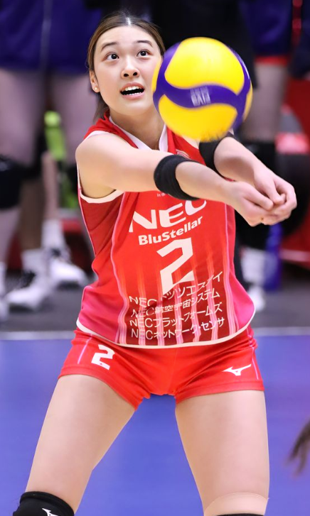 佐藤よしの　バレー　画像　かわいい　足　太もも