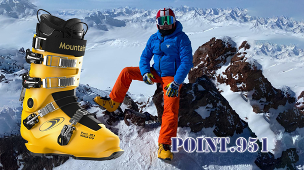 マウンテンスロープの黄色いブーツ